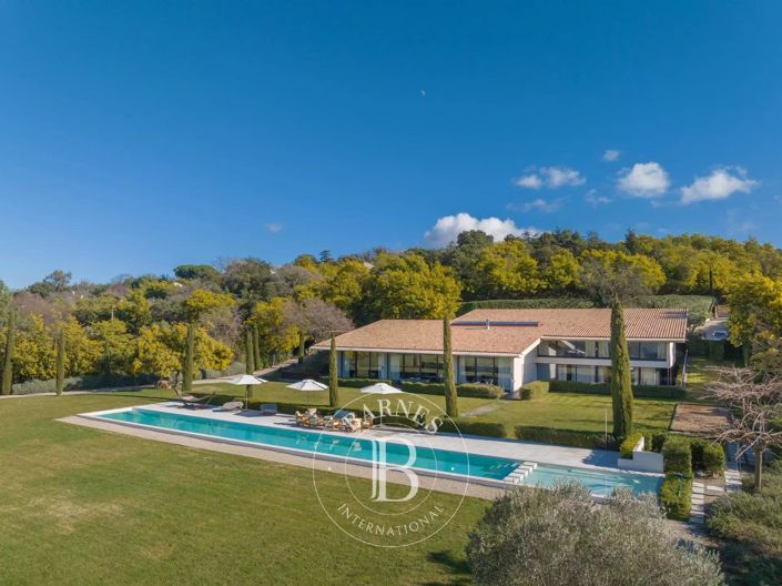 Image No.2-6 Bed House for sale