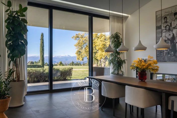 Image No.6-6 Bed House for sale