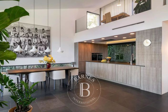 Image No.7-6 Bed House for sale