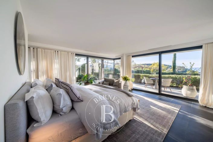 Image No.9-6 Bed House for sale