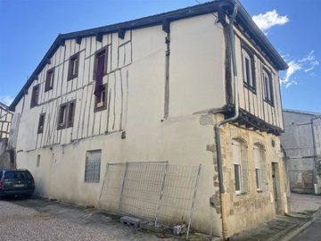 1 - Vic-Fezensac, Property