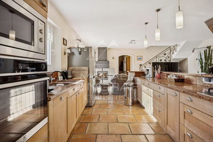 Image No.5-Maison de 4 chambres à vendre à Saint-Cézaire-sur-Siagne