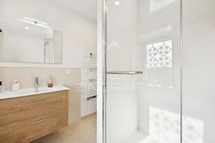 Image No.10-6 Bed House for sale