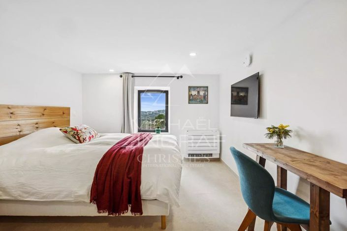 Image No.11-6 Bed House for sale