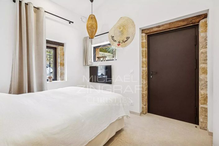 Image No.12-6 Bed House for sale