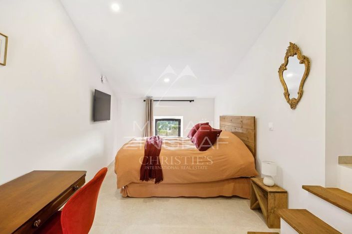 Image No.9-6 Bed House for sale