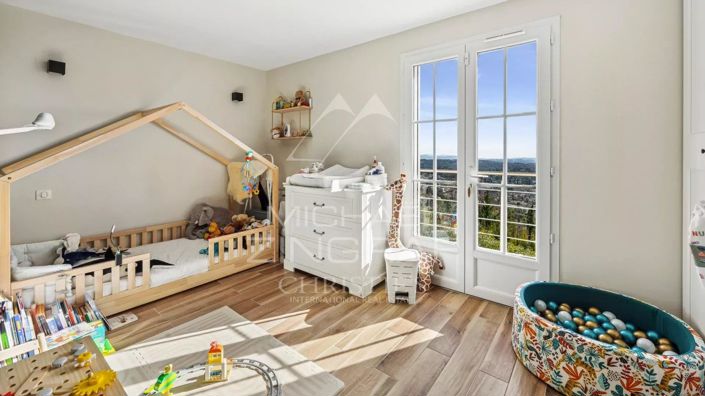 Image No.8-4 Bed House for sale