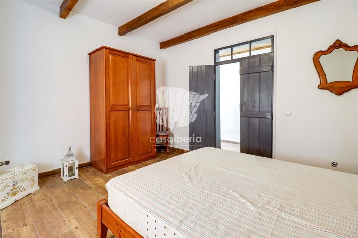 Image No.12-3 Bed House for sale