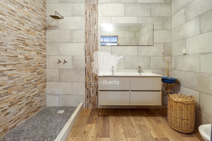 Image No.13-3 Bed House for sale