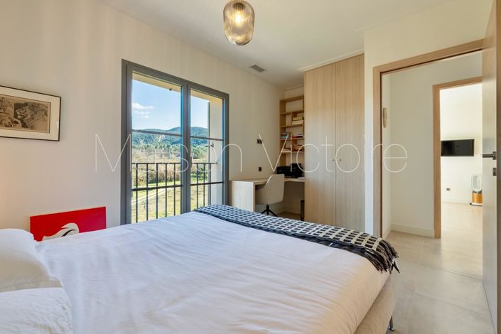 Image No.17-5 Bed House for sale