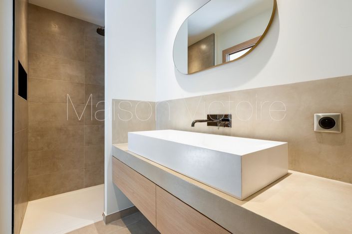 Image No.18-5 Bed House for sale