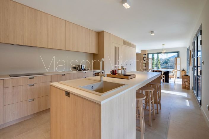 Image No.5-5 Bed House for sale