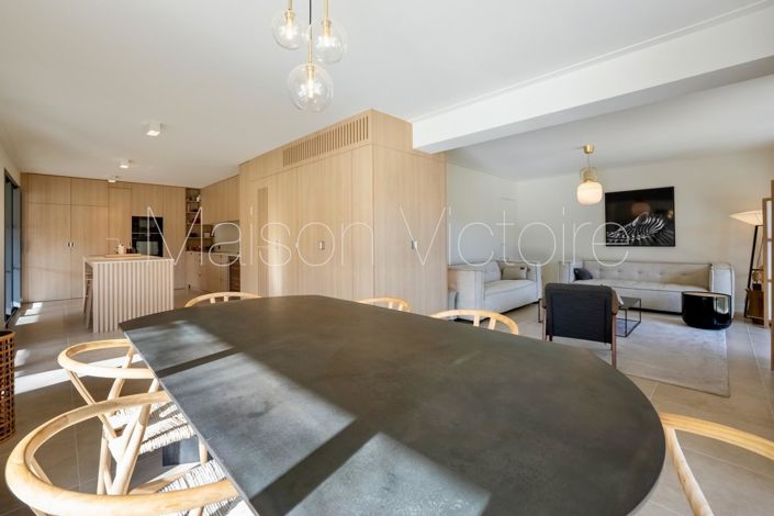 Image No.8-5 Bed House for sale