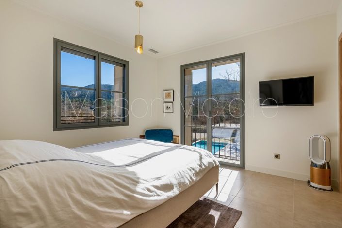 Image No.9-5 Bed House for sale