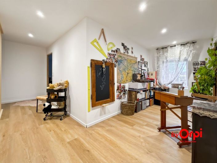 Image No.11-3 Bed House for sale