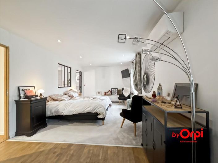 Image No.11-3 Bed House for sale