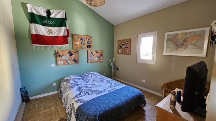 Image No.18-5 Bed House for sale