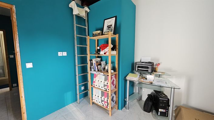 Image No.19-5 Bed House for sale