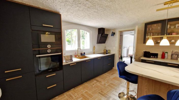 Image No.7-5 Bed House for sale