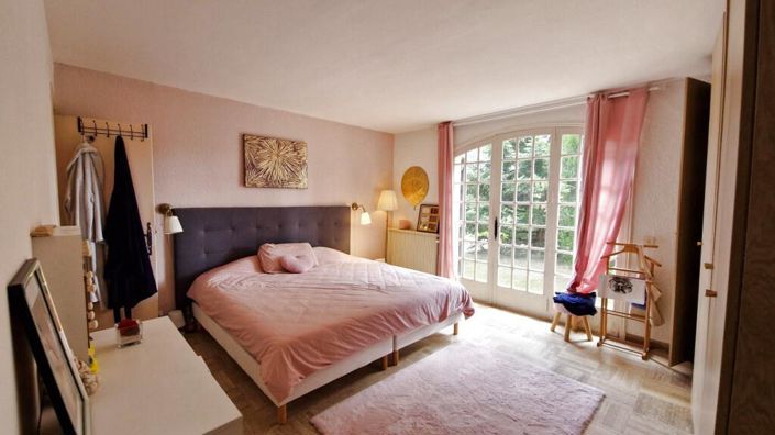 Image No.9-5 Bed House for sale
