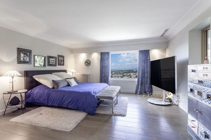 Image No.11-5 Bed House for sale