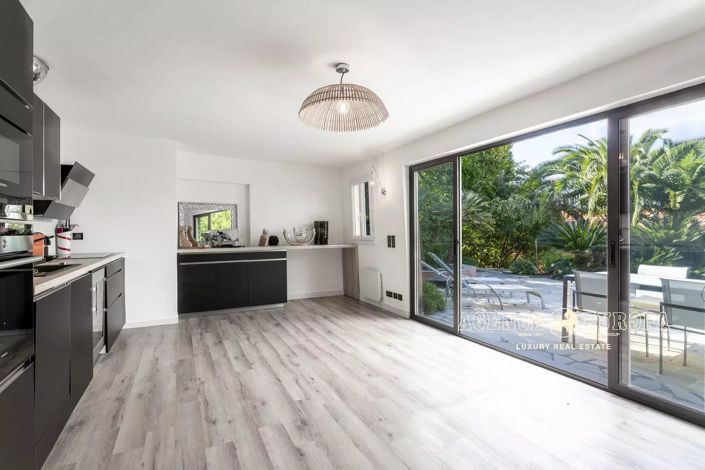 Image No.14-5 Bed House for sale