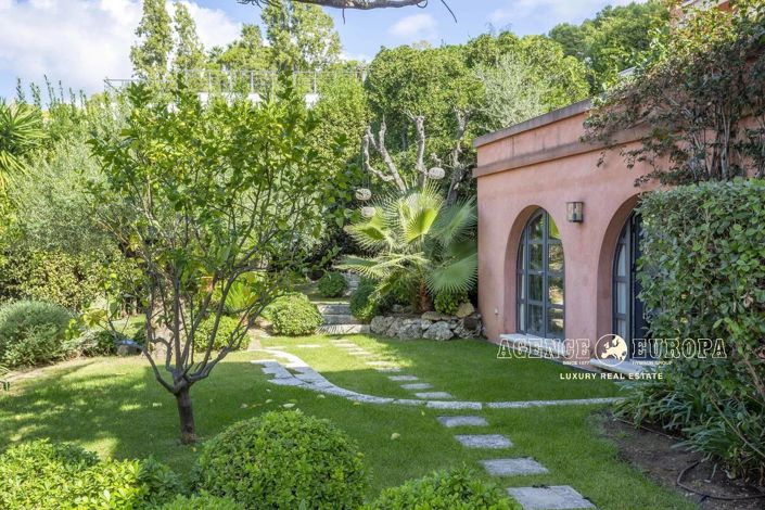 Image No.4-5 Bed House for sale