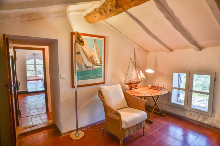 Image No.24-7 Bed House for sale