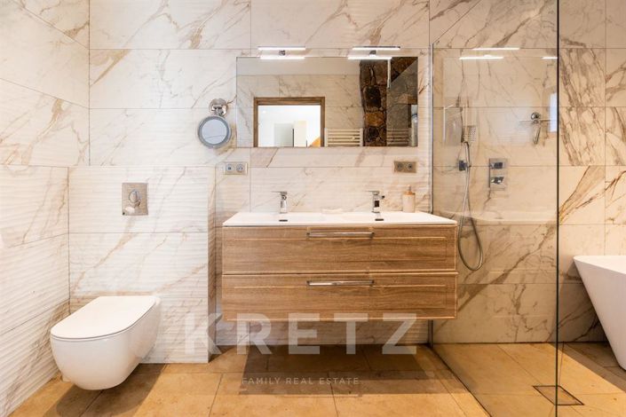 Image No.10-3 Bed House for sale