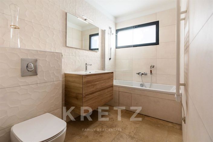 Image No.9-3 Bed House for sale