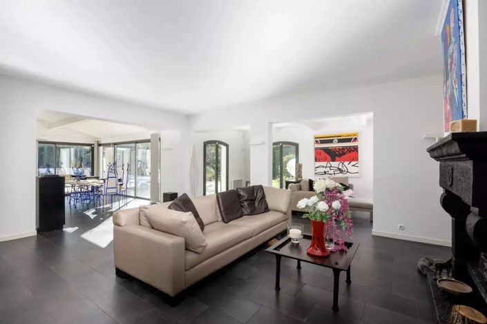 Image No.2-4 Bed House for sale