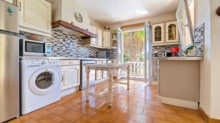 Image No.11-3 Bed House for sale