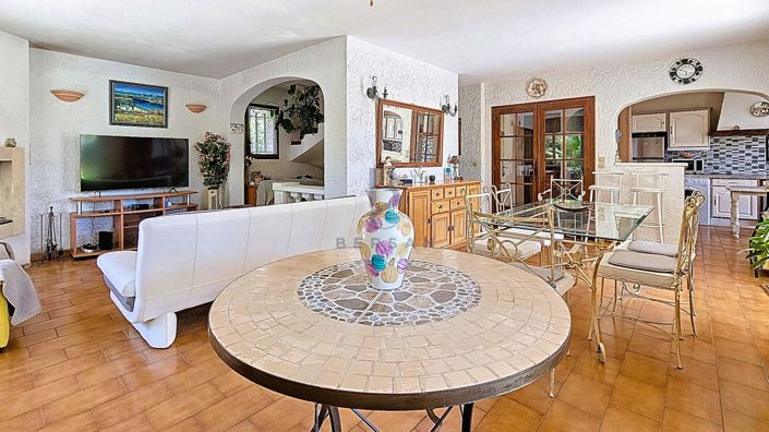 Image No.8-3 Bed House for sale