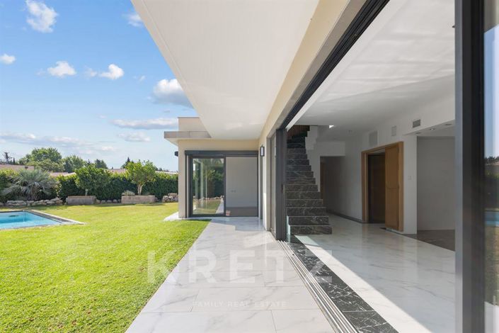 Image No.11-5 Bed Property for sale