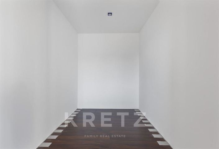 Image No.15-5 Bed Property for sale