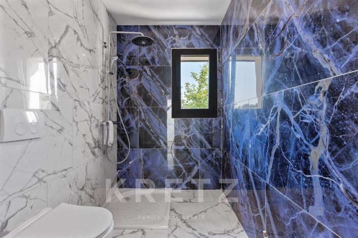 Image No.16-5 Bed Property for sale