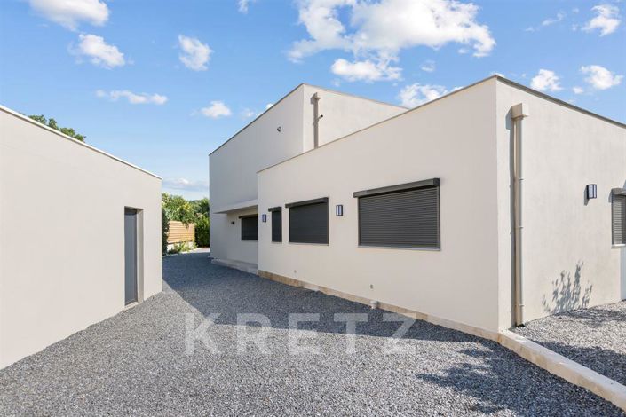 Image No.17-5 Bed Property for sale