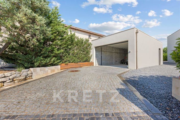 Image No.18-5 Bed Property for sale