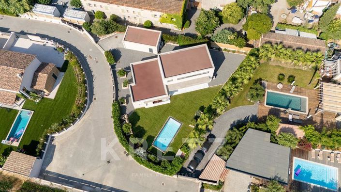 Image No.3-5 Bed Property for sale