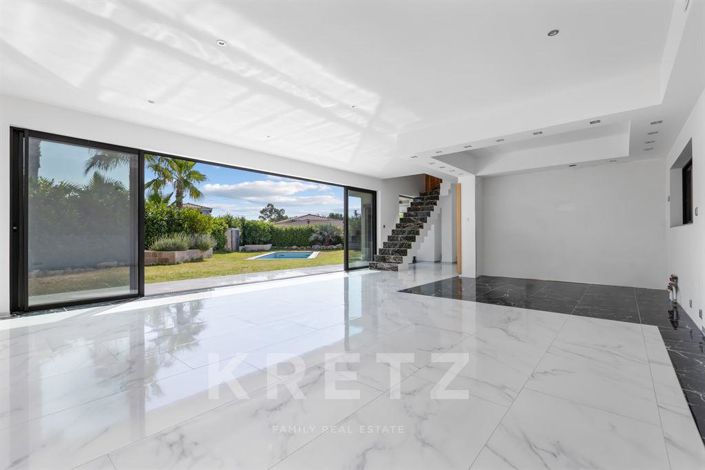 Image No.7-5 Bed Property for sale