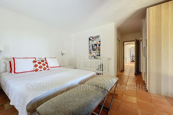 Image No.17-4 Bed House for sale