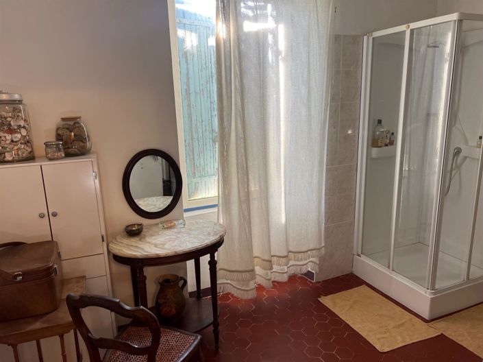 Image No.18-5 Bed House for sale