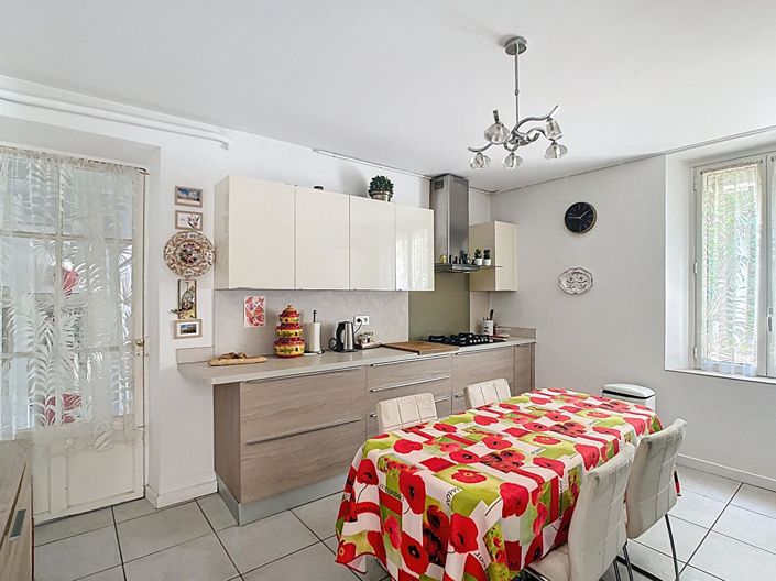 Image No.10-5 Bed House for sale