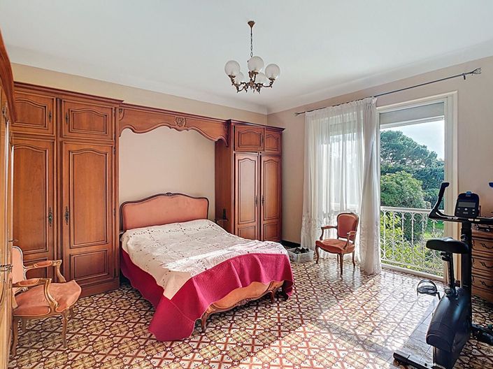 Image No.13-5 Bed House for sale