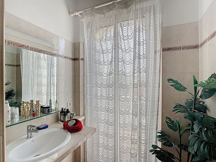 Image No.16-5 Bed House for sale