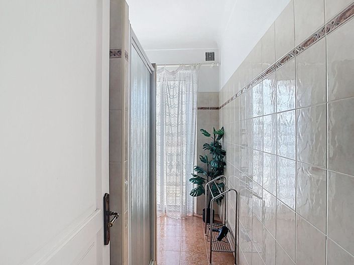 Image No.17-5 Bed House for sale