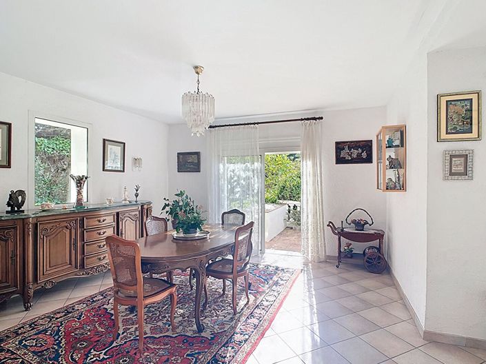 Image No.3-5 Bed House for sale