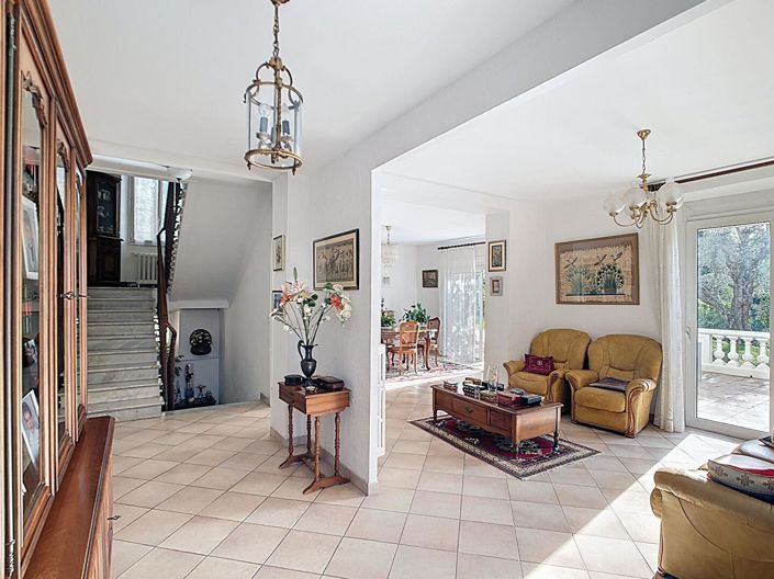 Image No.4-5 Bed House for sale