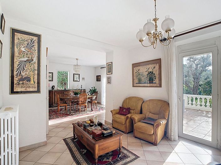 Image No.5-5 Bed House for sale