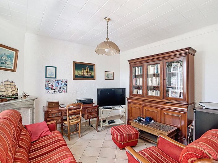 Image No.6-5 Bed House for sale